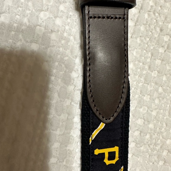 Vineyard vines pirates baseball belt size 32 - Picture 2 of 6